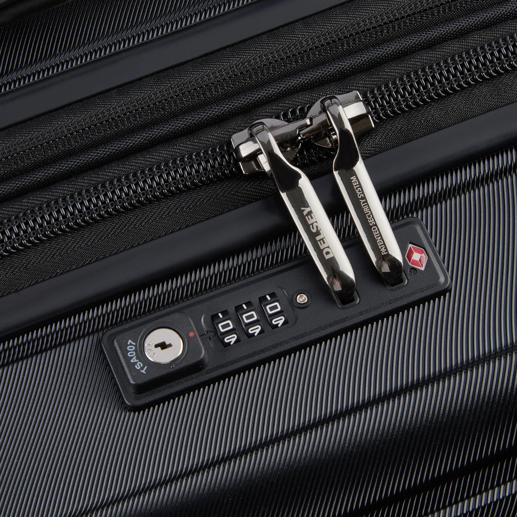 SHADOW 5.0 66 CM 4 DOUBLE WHEELS EXPANDABLE TROLLEY CASE  (BLACK)